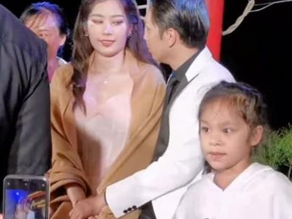 Clip: Nam Em và Bạch Công Khanh bị soi khoảnh khắc tình tứ bên nhau, dân tình tích cực 'đẩy thuyền' vì quá đẹp đôi