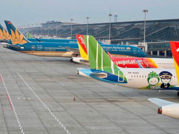 Giá vé máy bay 'nhảy múa' từng giờ, chặng Hà Nội - Phú Quốc giá 7,5 triệu đồng