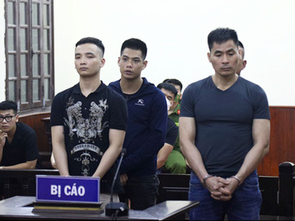 4 người bắt 'cát tặc' bị phạt tổng cộng 35 năm tù, 'cát tặc' bị phạt hành chính