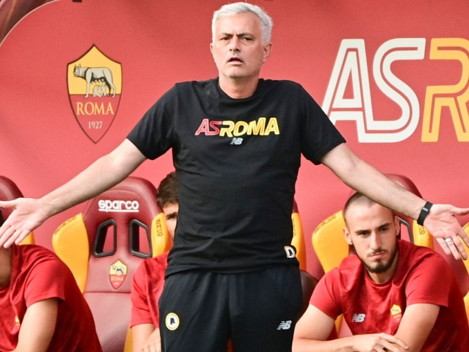 Đội bóng của Mourinho bị Barca kiện vì không chịu đá giao hữu