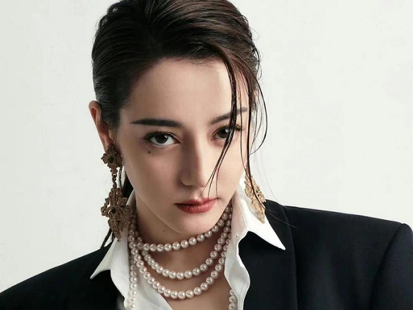 Địch Lệ Nhiệt Ba bất ngờ bị khán giả quay lưng sau khi xuất hiện tin đồn tiếp tục đóng phim nghiệp vụ