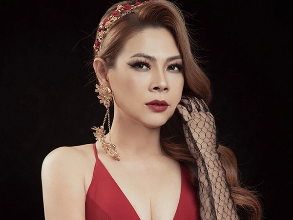 Thanh Thảo khiến dân mạng phẫn nộ khi thực hiện vũ đạo phản cảm trên sân khấu