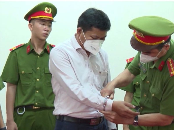 Bắt nguyên Giám đốc CDC Bình Phước cùng thuộc cấp