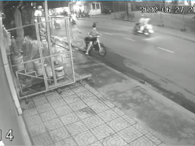 Clip: Bé gái 10 tuổi đuổi theo 2 tên cướp giật điện thoại