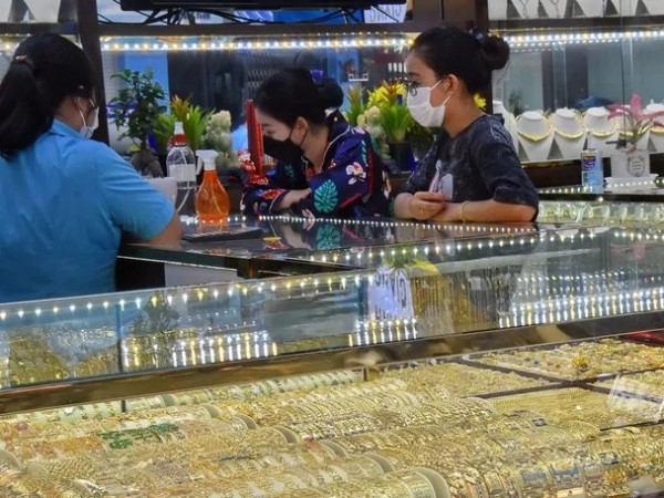 Giá vàng hôm nay (30-6): USD tiếp tục nóng lên, vàng rơi vào thế bất lợi