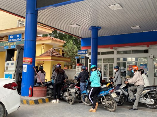 Bộ Tài chính đề xuất giảm thuế tiêu thụ đặc biệt, thuế giá trị gia tăng với xăng dầu