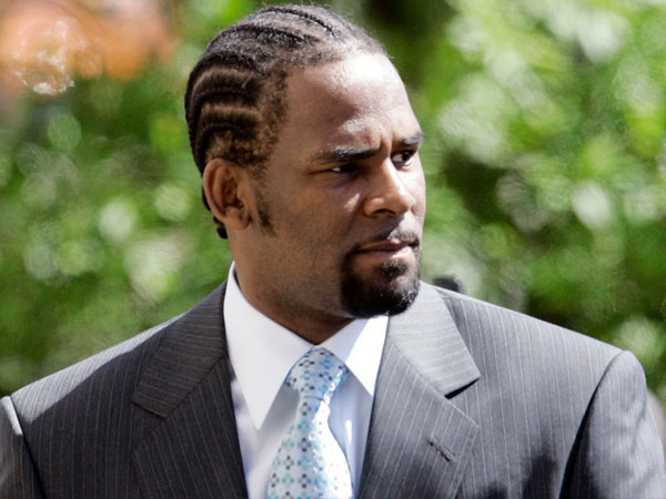 'Ông hoàng R&B' R. Kelly bị kết án 30 năm tù vì tội buôn bán tình dục liên bang