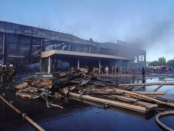 Ukraine 'nhận lại' 144 binh sĩ, ông Putin phủ nhận tấn công trung tâm thương mại