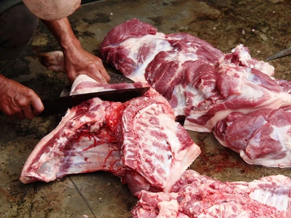 Đau nhức dữ dội khớp sau lần mổ lợn bị đứt tay