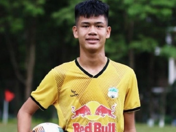 Trung vệ 15 tuổi cao 1m91 của HAGL được triệu tập lên đội trẻ Việt Nam