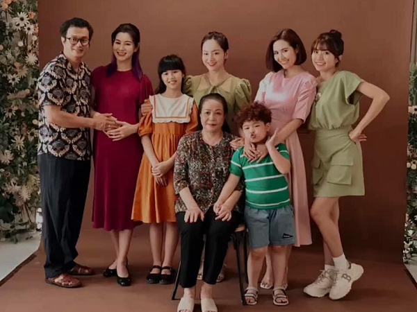 Thương ngày nắng về: Lộ ảnh Mộng Mơ bầu vượt mặt, chính thức là thành viên trong gia đình bà Nga