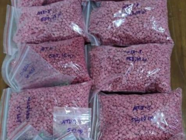 Bắt giữ đối tượng vận chuyển trái phép 12.000 viên ma túy