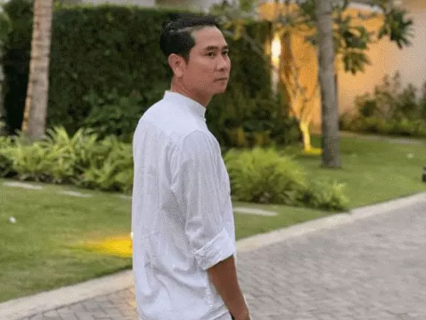 Mẹ Hồ Hoài Anh đã liên lạc được với con trai, nam nhạc sĩ khóc nói hiện vẫn đang ở Tây Ban Nha