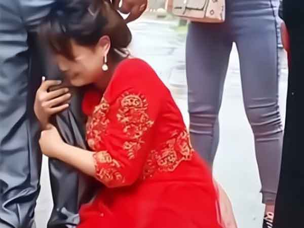 Mẹ vợ ép uống nước rửa chân mới cho rước dâu, chú rể sôi máu lập tức làm một việc mặc cho cô dâu khóc lóc cầu xin
