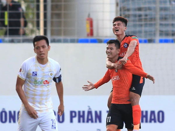 Văn Quyết lập công, Hà Nội FC vẫn ngã ngựa trên sân của SHB Đà Nẵng
