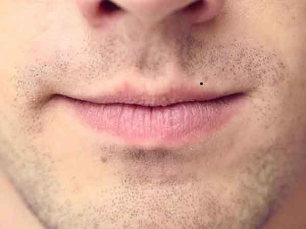 5 vị trí nốt ruồi tố cáo đàn ông trăng hoa đa tình, rất giỏi chinh phục phái nữ