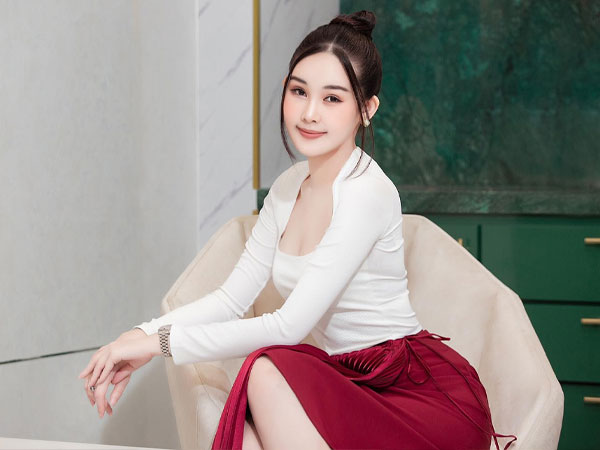HOT: Hoa hậu Lê Âu Ngân Anh xác nhận lên xe hoa sau khi lộ ảnh tình tứ bên chồng sắp cưới