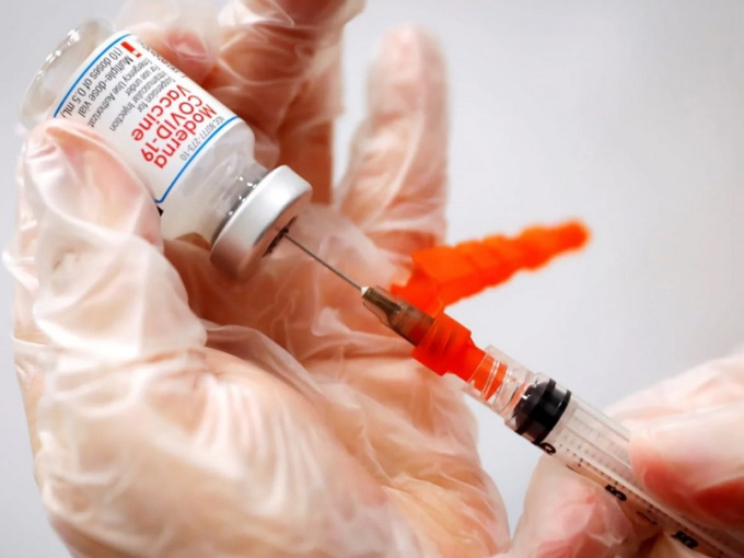 Moderna phát triển mũi vaccine 'siêu tăng cường' chống được chủng Covid-19 Vũ Hán và Omicron