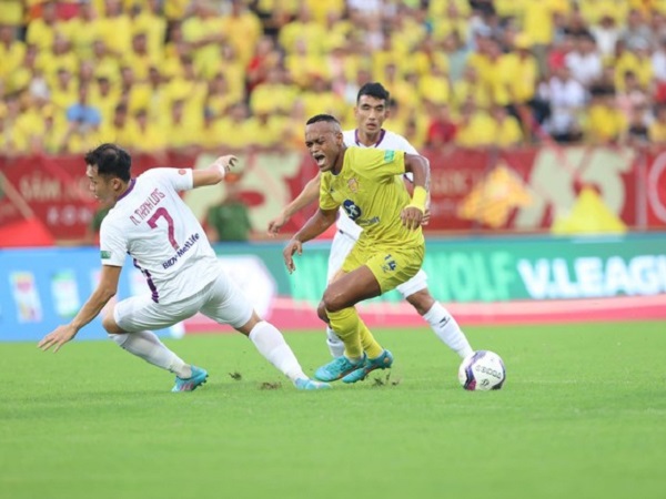 Ngoại binh đá hỏng penalty, Nam Định thua cay đắng Bình Dương trên Thiên Trường