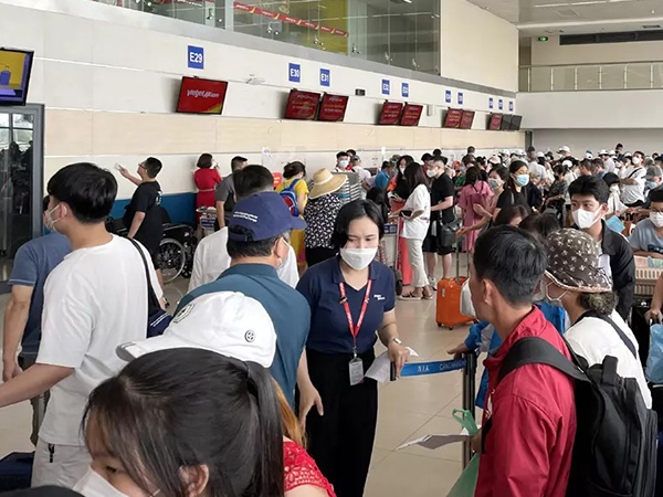 Cấm các hãng bay tăng giá vé trái phép trong dịp cao điểm hè