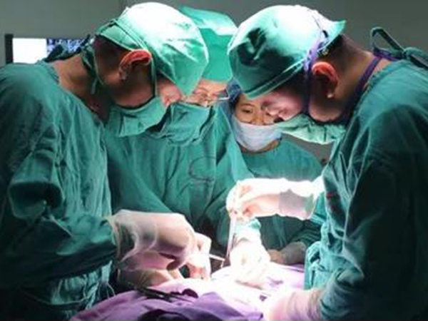 Làm 'chuyện ấy' sai tư thế, người đàn ông bị gãy dương vật