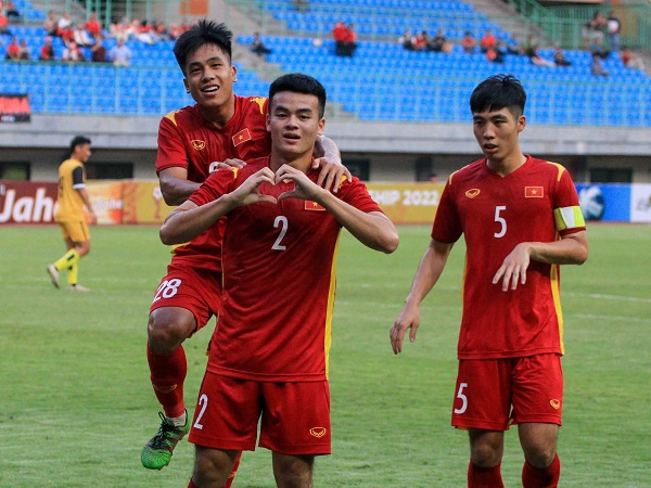 Vượt mặt Thái Lan, HLV U19 Việt Nam vẫn chưa vội nghĩ về bán kết
