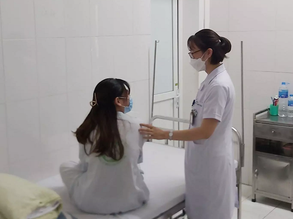 Người mẹ 21 tuổi rạch bụng tự sát sau khi sinh con đầu lòng