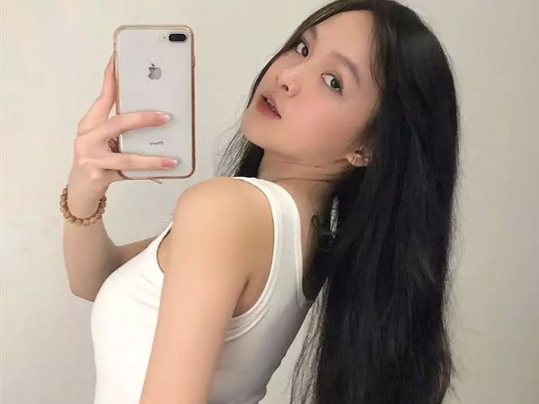Bạn gái Nhâm Mạnh Dũng có gì mà được khuyên thi Hoa hậu?