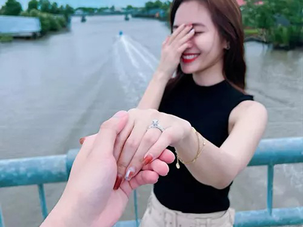 Chồng tương lai của Jang Mi: giám đốc trẻ với siêu xe, hàng hiệu la liệt