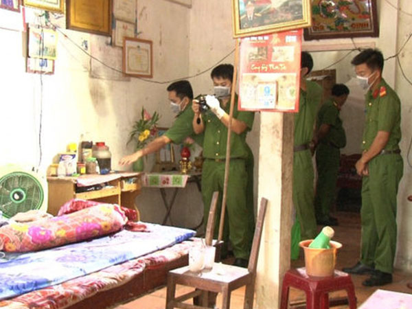 Chủ nhà nghỉ phá cửa phát hiện khách thuê phòng tử vong phía trong