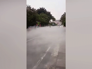 Video: Khung cảnh tựa chốn 'bồng lai' nhưng khiến người đi đường vô cùng hoảng sợ