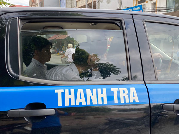 Đi lạc sang huyện khác, hai nam sinh bật khóc vì muộn giờ vào thi
