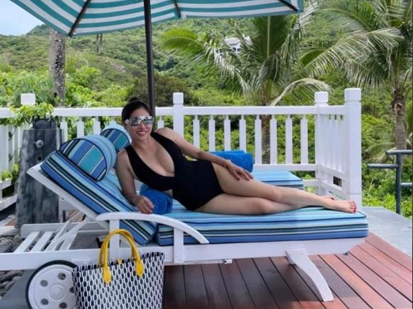 Mẹ Hoa hậu Phạm Hương diện bikini ở tuổi U60, khoe trọn vòng 1 căng đầy cùng thân hình chuẩn chỉnh