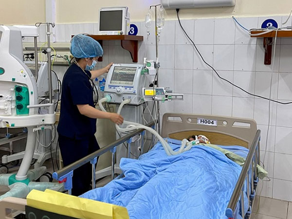 Hai anh em ruột tử vong sau khi tham gia cuộc nhậu với 10 loại rượu khác nhau