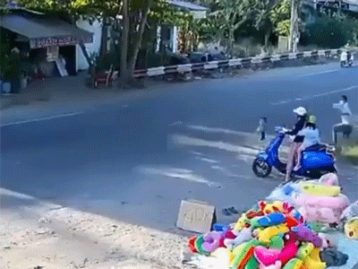 Đứa trẻ nhanh 'bất thường' và mười giây đứng tim của những người bên cạnh