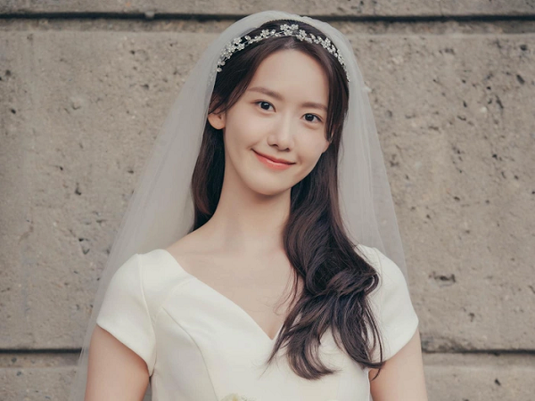 Hé lộ loạt tạo hình xứng danh nữ thần của YoonA khi 'làm vợ' Lee Jong Suk ở Big Mouth