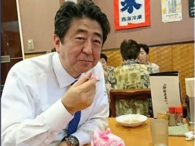 Những hình ảnh gần gũi đời thường của ông Abe Shinzo
