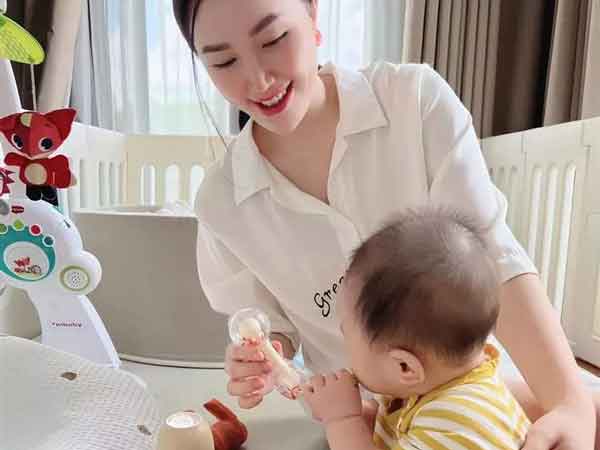 Bảo Thy bị nhắc nhở cách chăm con nhỏ