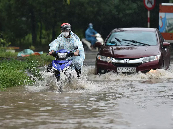 Đường Hà Nội thành sông và công trình chống ngập 10 năm không về đích