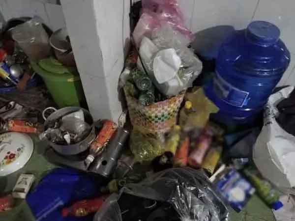 Cho nam thần soái ca thuê nhà, chủ nhà sốc tận óc khi chứng kiến cảnh tượng bên trong