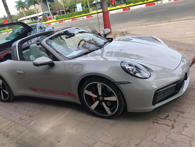 Porsche 911 Targa 4S 992 gần 10 tỷ đầu tiên của đại gia Vũng Tàu