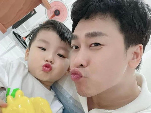 Vừa bị mắng có con ở Úc, chồng cũ Hòa Minzy liền có động thái với bé Bo