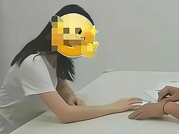 Say rượu ngỡ tưởng chồng muốn 'ân ái', người phụ nữ 'chết điếng' khi choàng tỉnh dậy