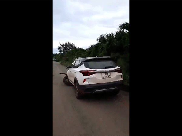 Nữ tài xế 26 tuổi say xỉn lái xe gây tai nạn rồi bỏ chạy 7km