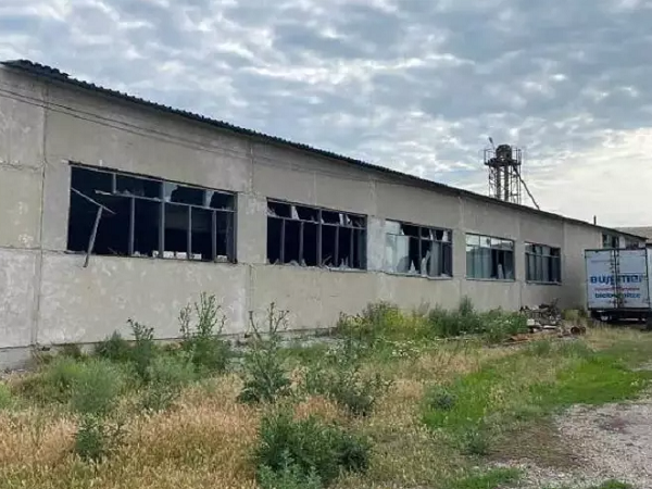 Nông dân Ukraine khóc ròng vì chiến sự, Nga tuyên bố phá hủy kho đạn của Kiev
