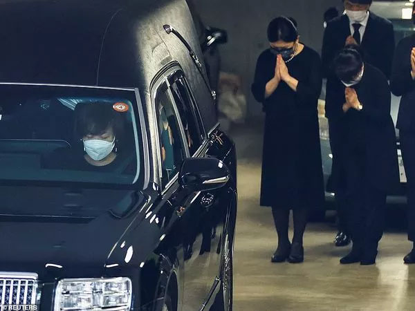 Nước mắt phu nhân Abe Akie trước tang lễ chồng, cố Thủ tướng Abe Shinzo