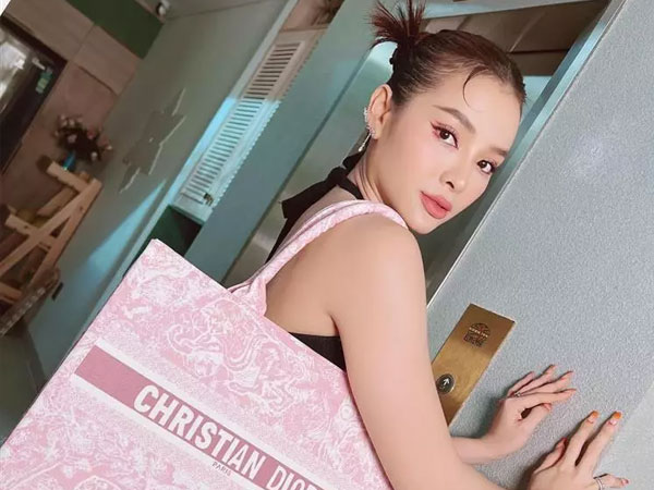 Phương Trinh Jolie ngang nhiên bán hàng nhái Chanel, Dior?