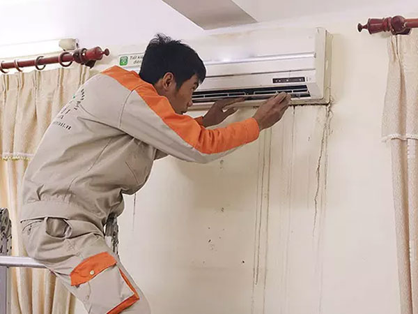 Thợ điều hòa bỏ qua công đoạn quan trọng khiến hóa đơn tiền điện tăng cao