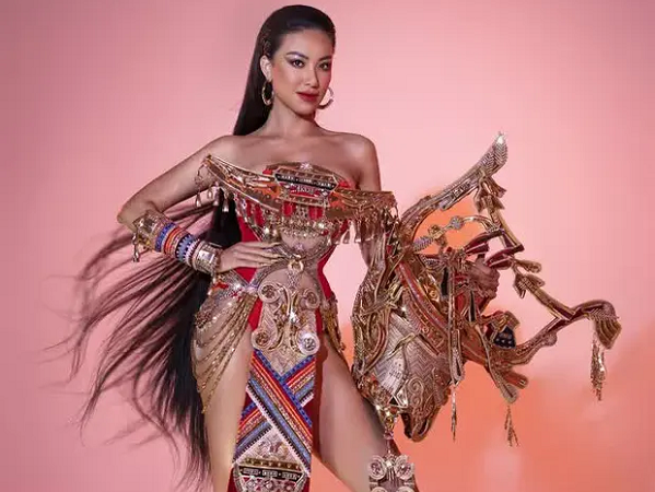Trang phục dân tộc của Kim Duyên tại Miss Supranational 2022 bị chê thô tục, phản cảm
