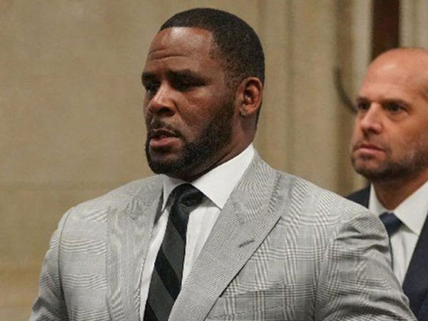 Chuyện khó tin: Nam ca sĩ nổi tiếng R. Kelly đính hôn với nạn nhân từng bị mình lạm dụng tình dục